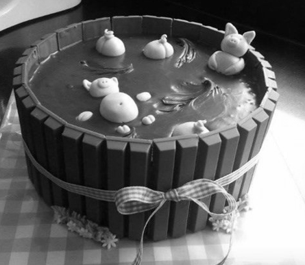 Een modderbad voor varkens gemaakt van zoetigheid